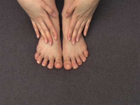 How to Get Healthy, Clean and Good Looking Feet: 8 Steps