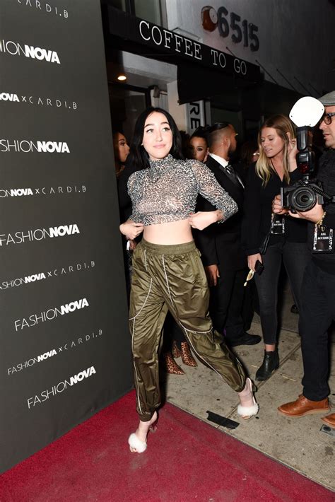 Noah Cyrus Au Fashion Nova X Cardi B à Hollywood 30 Novembre 2018