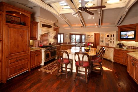 Your kitchen is part of your home's lifeline, so we know how important it is for you to get it designed correctly. 34 Kitchens with Dark Wood Floors (Pictures)
