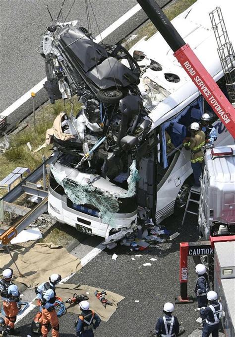 東名で事故、20人搬送 観光バスと乗用車、愛知 読んで見フォト 産経フォト
