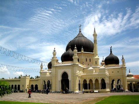 Haa dah pergi solat luar. Welcome to the Islamic Holly Places: Zahir Mosque (Alor ...