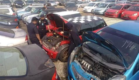 Ada kereta mewah pakai nombor lama seperti kt1, dad1, l7 dll yang harga cecah ratusan ribu. JPJ Terengganu rampas tiga kereta mewah klon • Motoqar