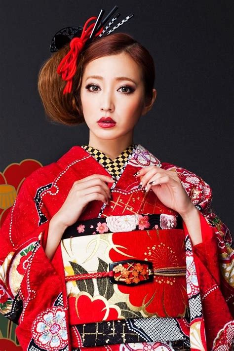 成人式メイク♡振り袖にピッタリの華やかで派手だけど肌に馴染むメイクの5枚目の写真 マシマロ 伝統的な服 日本のファッションスタイル 成人式 振袖