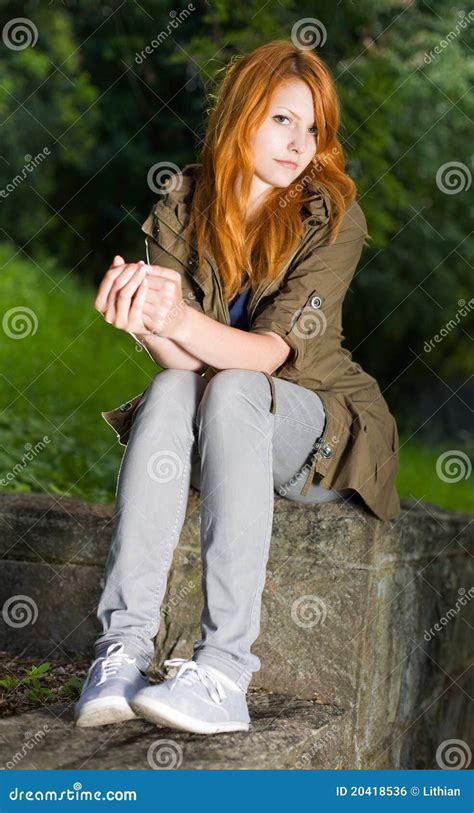 Retrato Romântico De Um Redhead Novo Foto De Stock Imagem De Fêmea