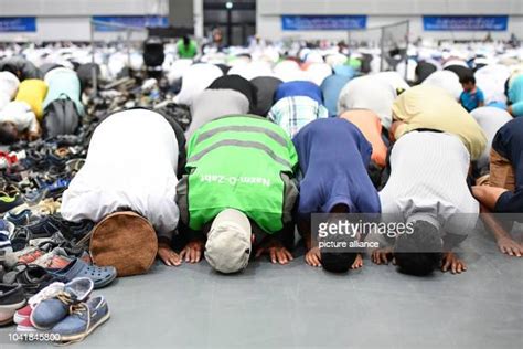 Ahmadiyya Muslim Jamaat Community Photos And Premium High Res Pictures Getty Images