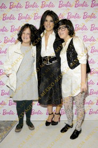 Martha Debayle Con Hijas Inauguracion De Barbie Store