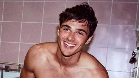 Jacob Elordi Bath Water Candle Hits Online Marketplace Etsy After That Eyebrow Raising Racy