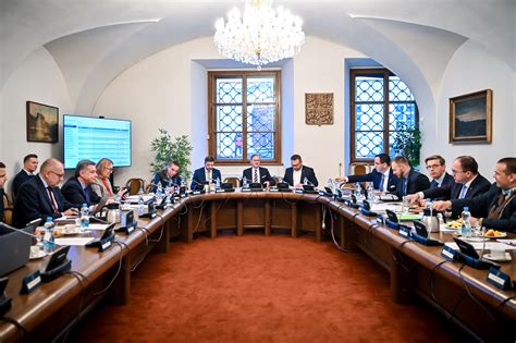 Novou mluvčí vlády bude Lucie Ješátková vláda schválila také priority adaptace a integrace