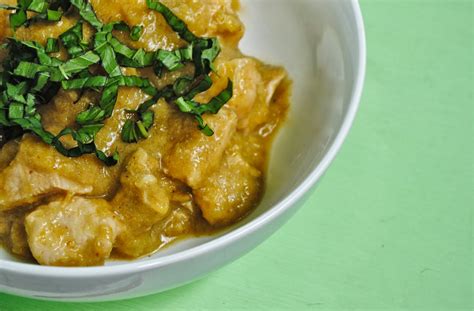 Thai green chicken curry · 450g / 1lb of chicken fillets, diced · 1 tablespoon of olive oil · 1 medium onion, diced · 1 clove of garlic, chopped finely · 1 inch . Recipe Doodle: THAI PUMPKIN AND CHICKEN CURRY