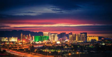 20 Perfect Photos Of The Las Vegas Skyline The World And Then Some