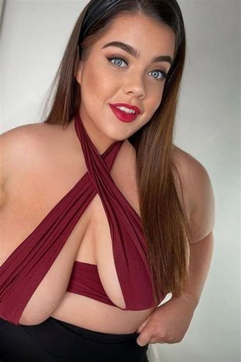 Onlyfans Model With One Breast Bigger Than The Other Says She Has Best