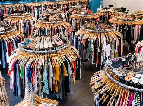 what s the difference between a thrift shop and a consignment store current boutique