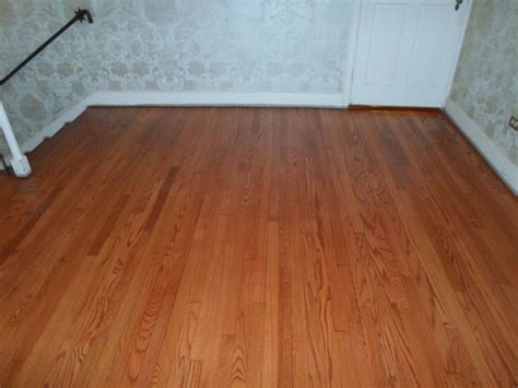 Les's have a look at the wood stain. This is Red Oak with a Gunstock stain. This floor was done ...