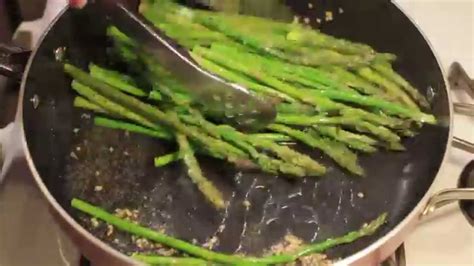 How to Cook Asparagus in a Pan - YouTube