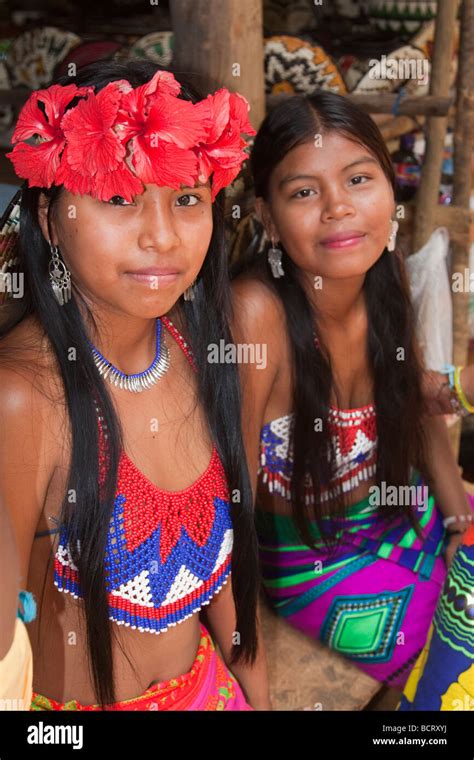 Panama Chagres Nationalpark Embera Indianer Mädchen Stockfotografie Alamy