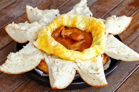 Their chicken curry bun, pork ribs curry bun and 'yin yong' lucky king bun uses only highly quality ingredients and some of the key items such as butter, milk and potatoes are imported to ensure both the bun and. Lucky King Bun Seremban 好运面包王 (New Outlet)