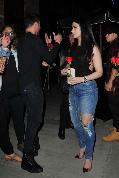 Prince royce y emeraude toubia está muy enamorados en su nueva casa de california. emeraude-toubia-and-prince-royce-at-tao-in-los-angeles-05 ...
