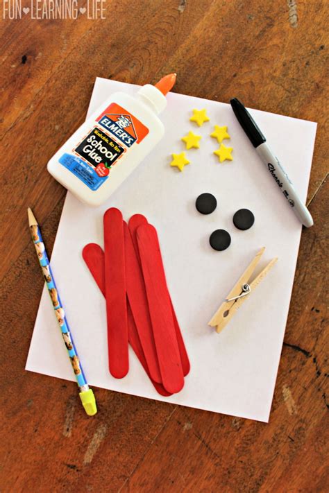 Fun & easy rabbit paper craft for kids. Display Kids School Work With This Superstar Paper Hanger ...