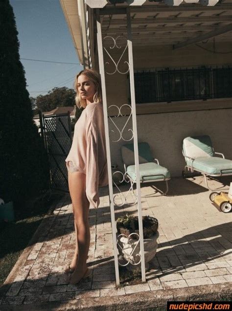 Margot Robbie From December 2017 Issue Of Vogue Australia Nude Pics HD