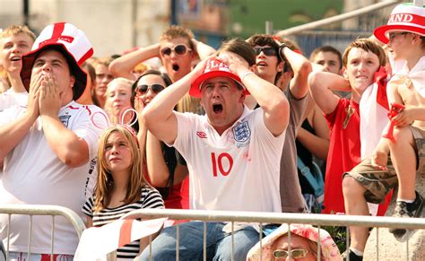 12 Throwback Pictures Show How England Football Fans Flocked To Dovers
