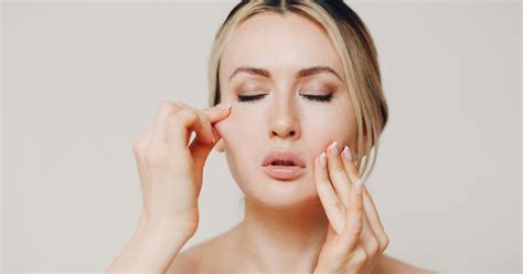 How To Tighten Skin Under Eyes 7 Effective Ways To Try