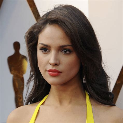 eiza gonzález i care a lot eiza gonzalez shares behind the scenes photos from her rosamund