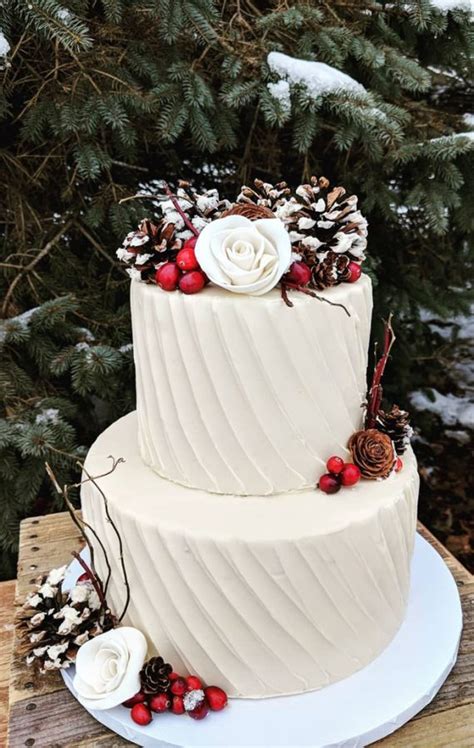Seasonal Wedding Cake Ideas For A Winter Wedding