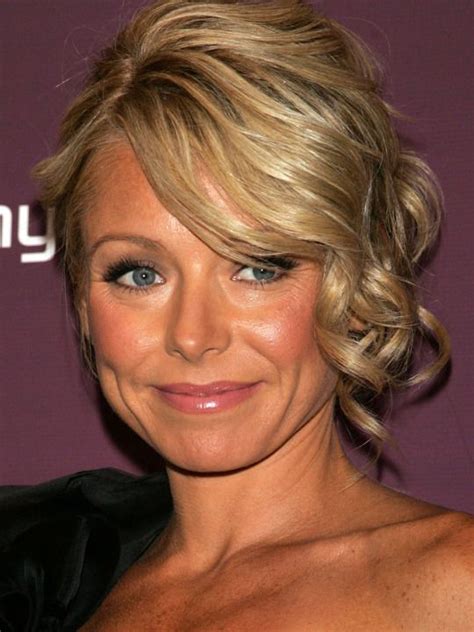 Kelly Ripa Curly Updo Side Part Mother Of The Bride Hair Curly Updo