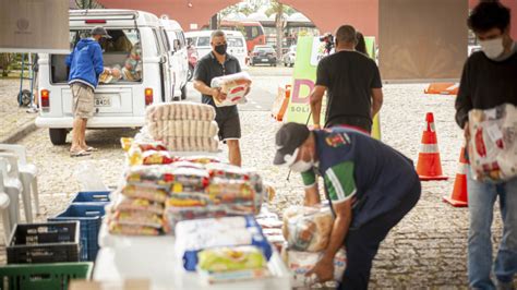 Solidariedade Saiba Onde Doar Alimentos E Roupas Em Curitiba