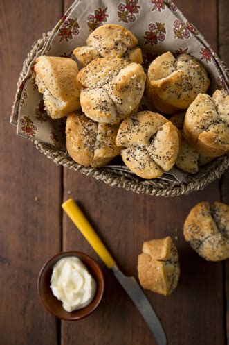 Old Fashioned Quick Cloverleaf Dinner Rolls Recipe Paula Deen