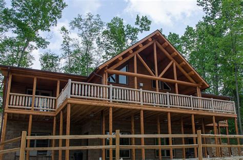 Located only five minutes from three of the best ohio's state parks in this region, hocking hills cozy cabins offer seclusion in a beautifully wooded. Summit Lodge 6 bedrooms weird triple bunk room double ...