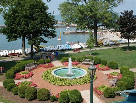 This 2 floor apartment has 4 rooms. Hotel Lakeside's view of fountain and lakefront. - Foto di ...