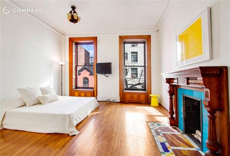 We provide a cost calculator, pricing tools, and more so you'll know exactly what it will cost to live in the city you love. Brooklyn Heights Apartment Has Amazing Windows for Amazing ...
