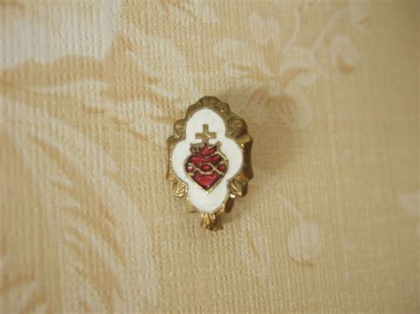 Vintage Catholic Lapel Pin Brooch Sacred Heart Of Jesus Red And White