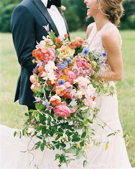 this bride wanted an organic flowing and cascading bouquet which led to alicia rico of bows