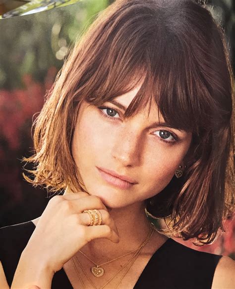 ️short Brunette Hairstyles With Bangs Free Download