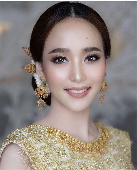 ปักพินโดย thai thai🇹🇭🇹🇭 ใน thai national costume🇹🇭 แต่งหน้าเจ้าสาว เจ้าสาว ลุคการแต่งหน้า