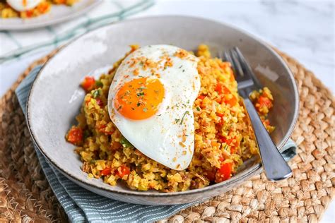 Nasi kebuli ayam dengan rice cooker. Nasi met bloemkoolrijst - Koolhydraatarm! - Lekker en Simpel