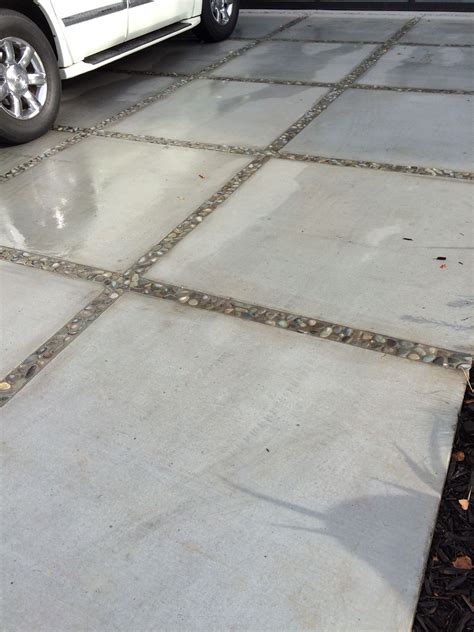 Concrete With Pebble Inlay Patio De Cemento Piso Para Patio Entrada