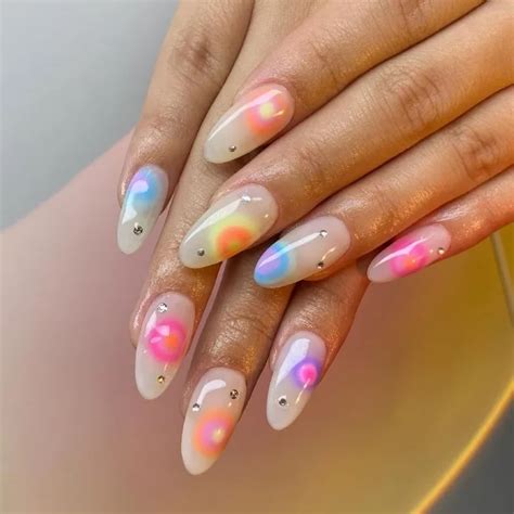 Aura Nails The Winter 2023 Manicure Trend That Brings Color To Our Hands