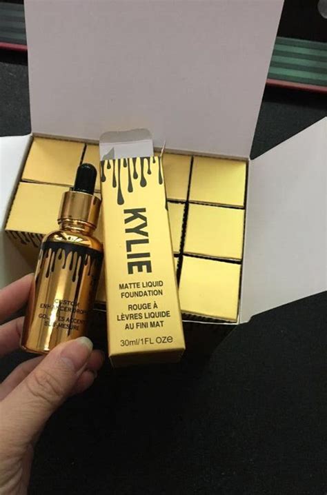 Kylie Jenner Cosmetics Kylie 30ml Matte Liquid Foundation Golden
