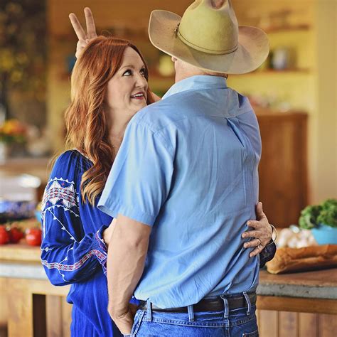 all about ree drummond and her husband ladd s marriage how the pioneer woman met her husband