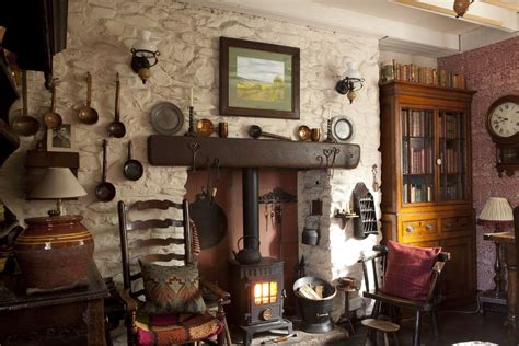 Real Home A Traditional Welsh Cottage Gets A Vintage Transformation