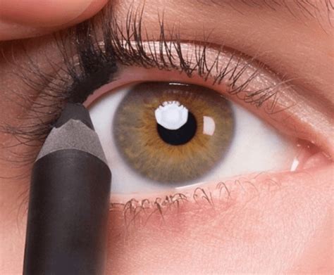 5 Eyeliner Tricks To Make Small Eyes Look Bigger Myglamm