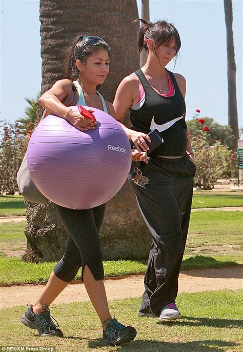 Jennifer Love Hewitt Keeps Up Her Fitness Regime As She Shows Off Baby