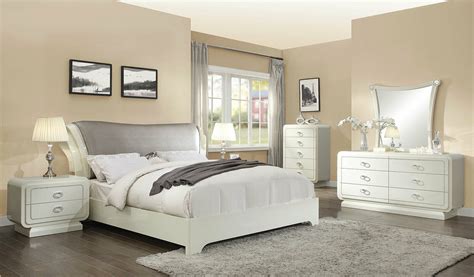 Modern Off White And Gray Faux Leather Bedroom Furniture Hendry 5pcs