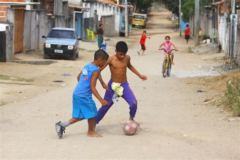 Futebol De Rua Favela Do Rio Comprido Jacareí Sp Brasil Claudio Vieira Flickr