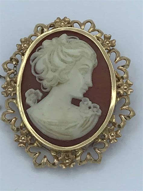 Italian 18ct Gold Cameo Brooch Pendant — Antiques Arena