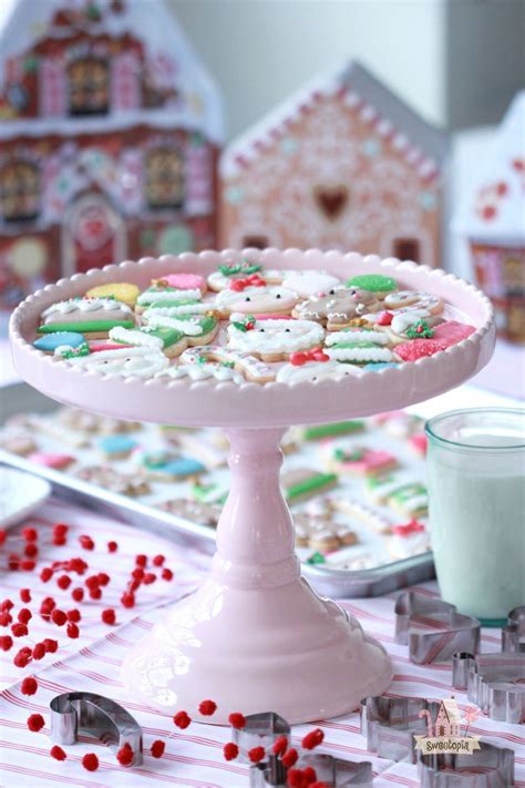 If you love christmas cookie decorating, here are 10 charming ways! (Video) How to Decorate Simple Mini Christmas Cookies with ...