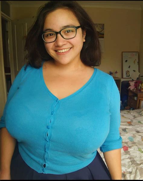 Busty Nerd R 2busty2hide